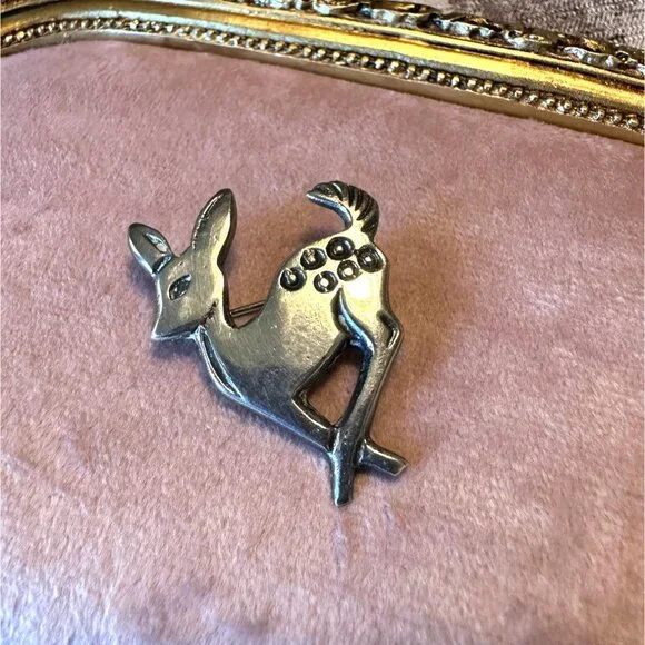 Vintage Sterling Silver Navajo Fawn Deer Stampwork Brooch Pin Signed by Artist M - Picture 4 of 12